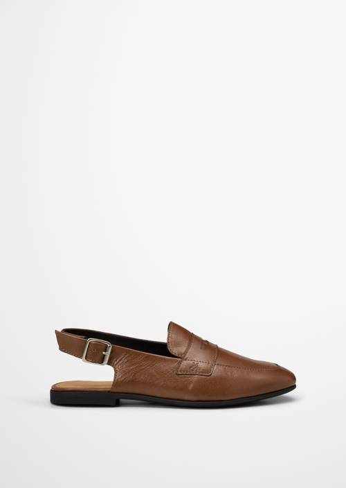 Model mokasín Safina Dark Taupe pohled na pravou botu zvenku