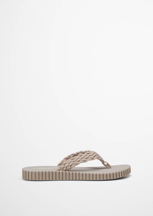 Zehentrenner Model Sandy Grey Silk Ansicht rechter Schuh von außen