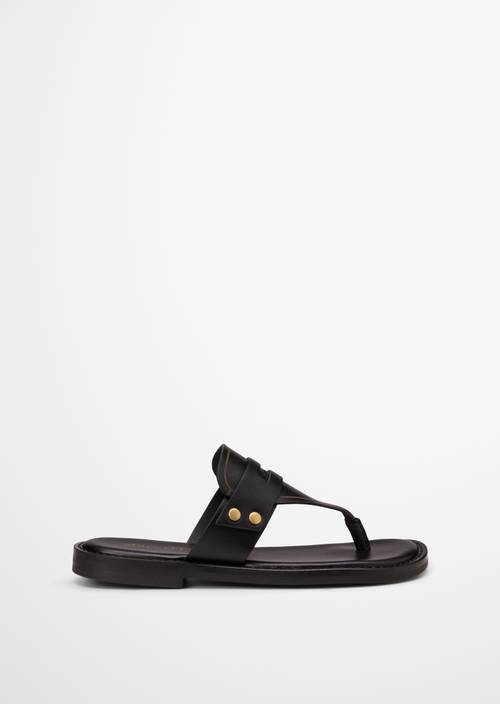 Toe separator model Stina Black right shoe outer view