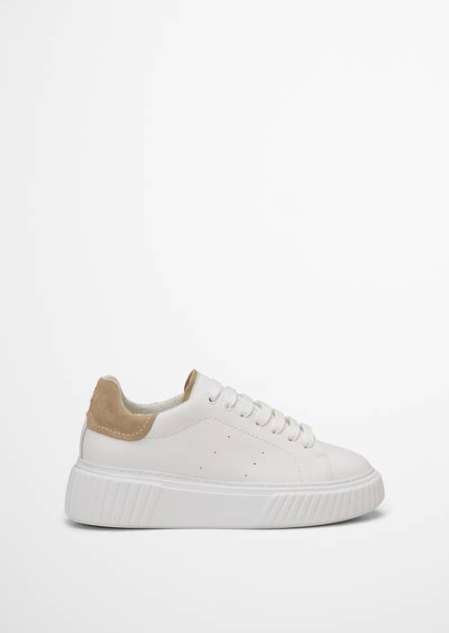 Sneaker Model Svea White Ansicht rechter Schuh von außen