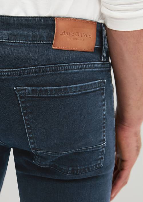 Jeans model Sjöbo shaped Blue Black Wash in detail view