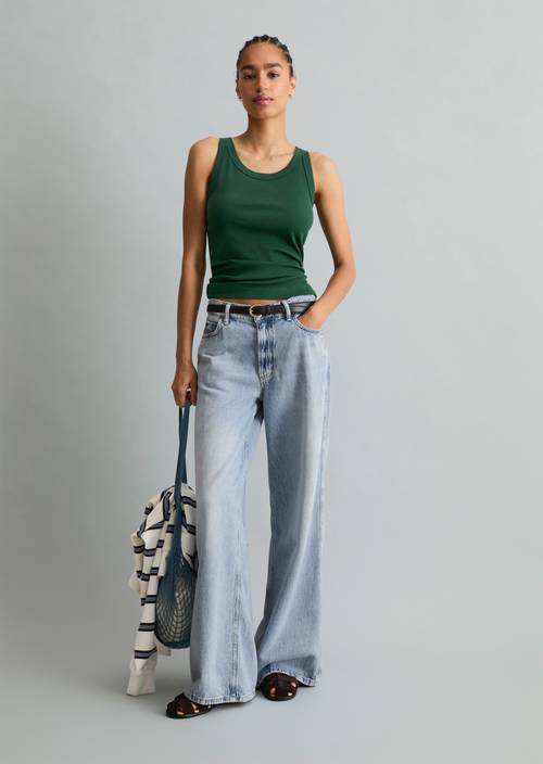 Ripp-Tanktop slim Rich Emerald in Frontalansicht