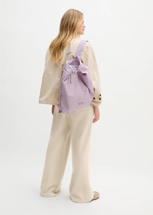 Rucksack medium Dusty Lavender getragen am Model