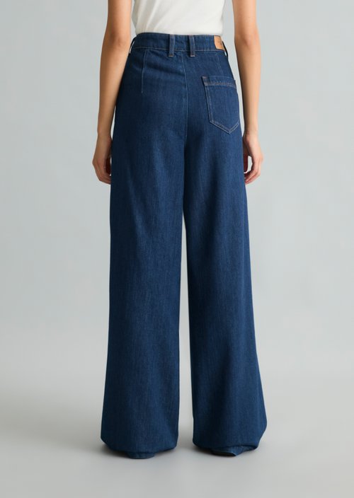 Wide-Leg Pleated Jeans — Dark Blue