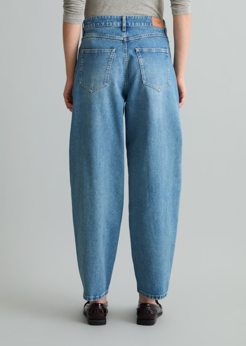 Stine Relaxed Barrel Cropped Jeans — Bright Blue