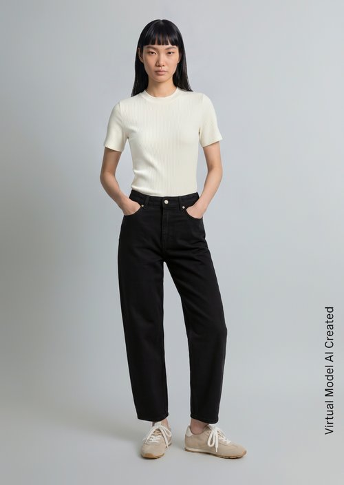 Stine Barrel Cropped Jeans — Black
