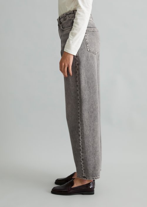 Stine Barrel Cropped Jeans — Medium Grey