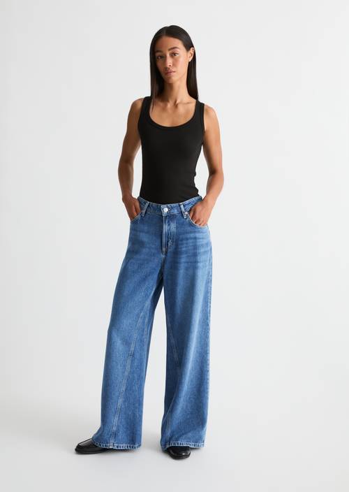 Jeans modèle Lania large Medium Blue en vue de face