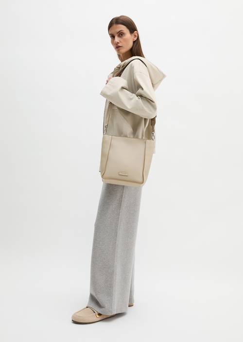 Hobo bag Linen Beige worn on model
