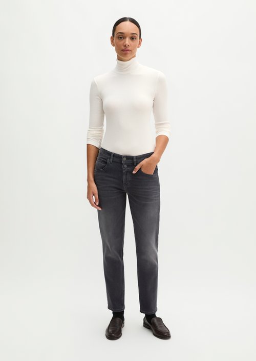 Theda Boyfriend Cropped Jeans — Medium Grey