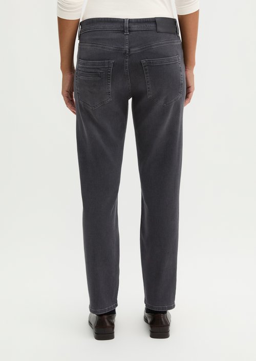 Theda Boyfriend Cropped Jeans — Medium Grey