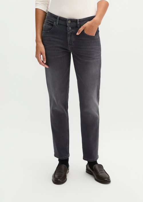 Theda Boyfriend Cropped Jeans — Medium Grey
