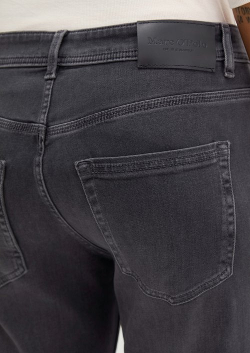 Theda Boyfriend Cropped Jeans — Medium Grey
