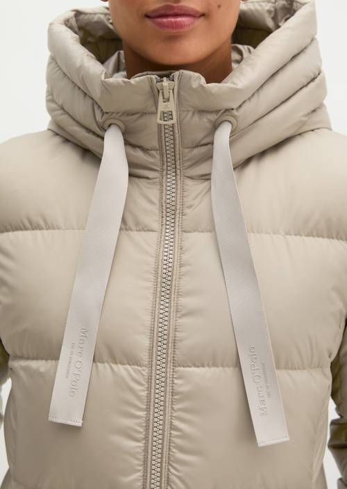 Buffer-donsjas met capuchon, regular Earthy Taupe in detailaanzicht