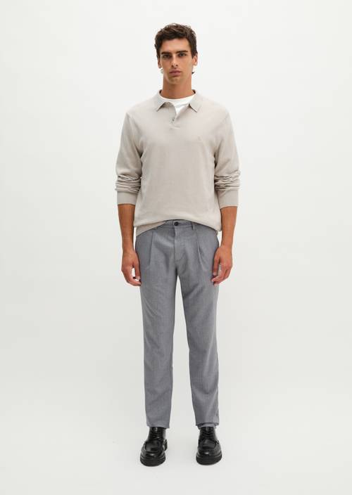 Chino Model Morot Tapered Joggers Medium Grey in front view