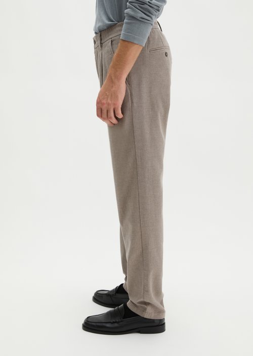 Chino Model Stig Jogger Pleats shaped — Dark Brown