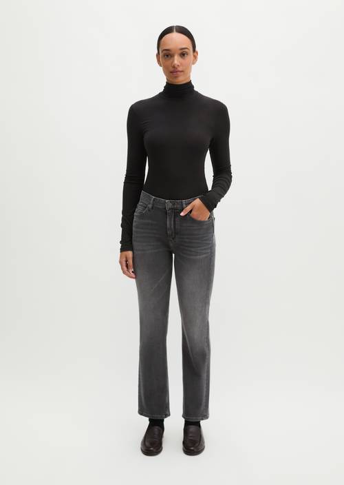 Linde Straight Cropped Jeans Medium Grey in front view