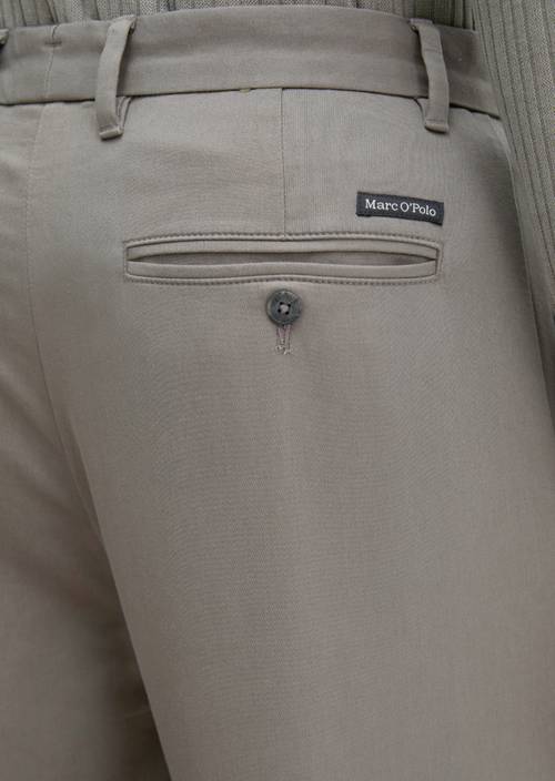 Chino modèle Bent relaxed Graphite Dust en vue détaillée