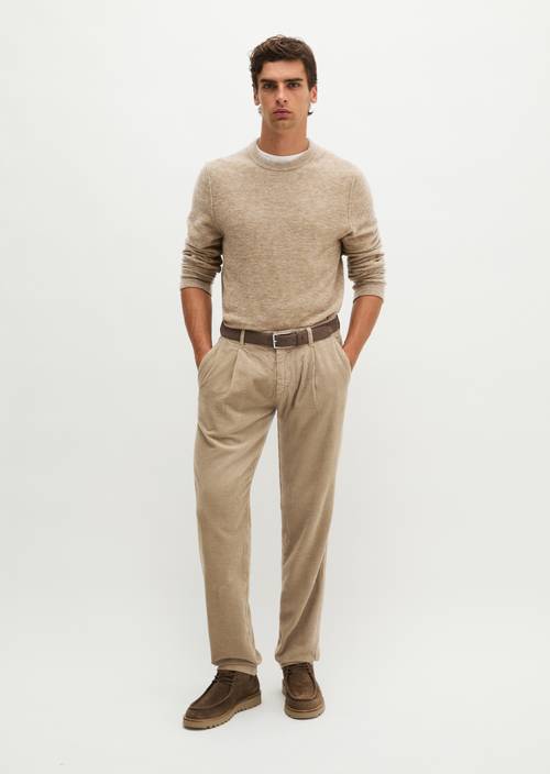 Cordhose Model Osby pleats tapered Charleston Gray in Frontalansicht