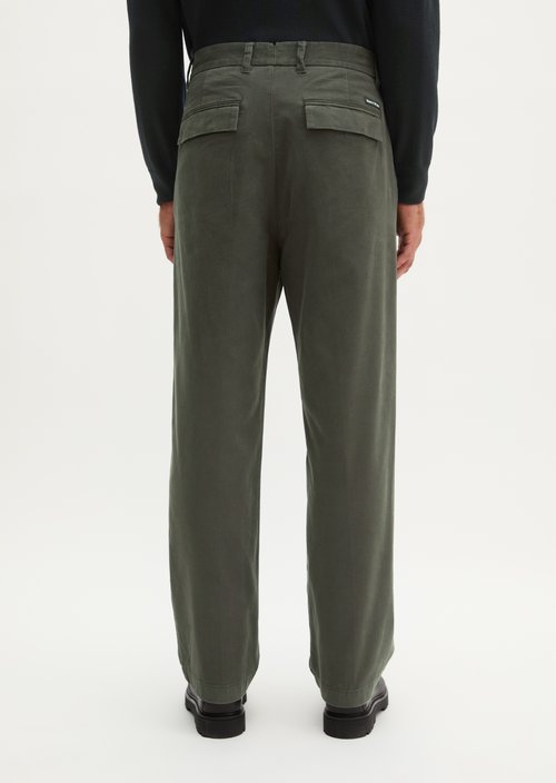 Chino Model Mossbo Pleats Straight — Wooden Earth