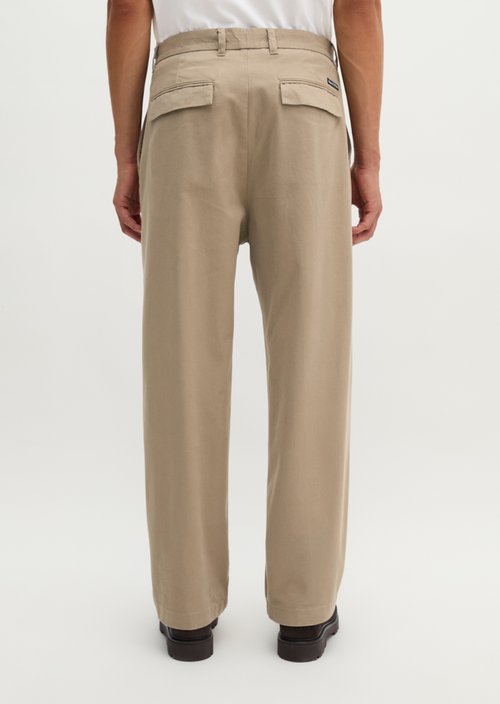 Chino Model Mossbo Pleats Straight — Charleston Gray