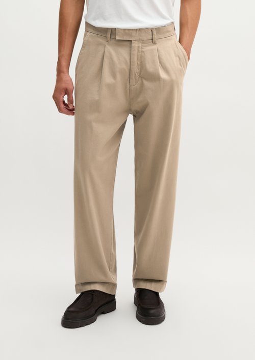 Chino Model Mossbo Pleats Straight — Charleston Gray