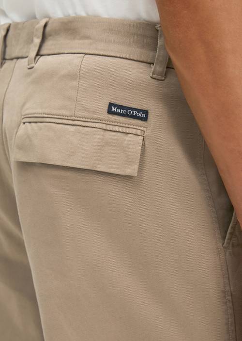Chino Model Mossbo pleats straight Charleston Gray in Detailansicht