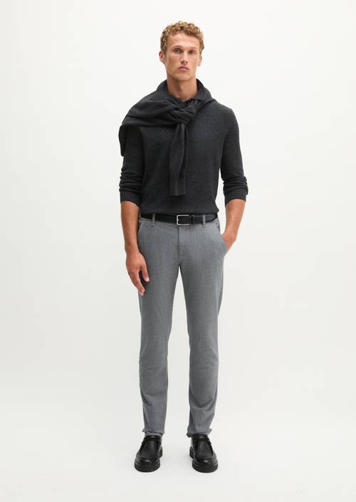 Chino Model Stig Jogger shaped Medium Grey in Frontalansicht