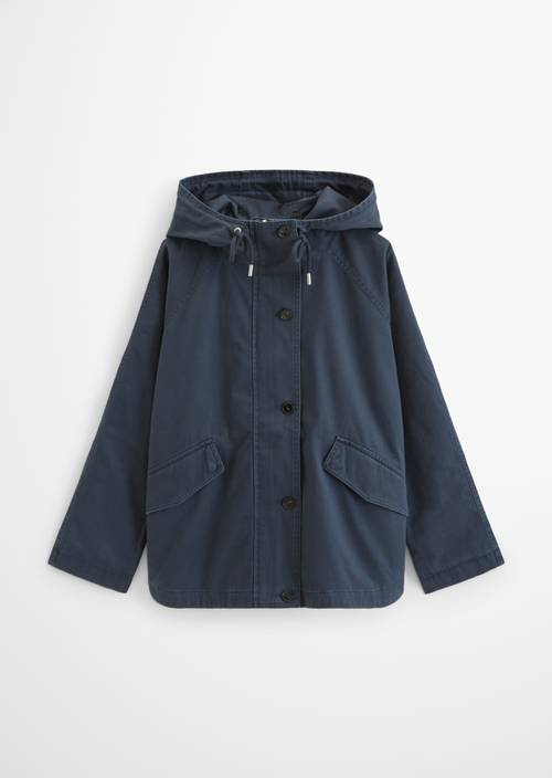 Veste cape avec capuche relaxed garment-dyed Maritime Blue in freigestellter Ansicht ohne Model