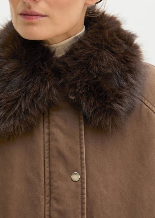 Twill-Outdoorjacke relaxed Dark Walnut in Detailansicht