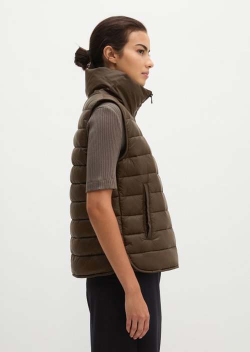 Lightweight quilted vest fitted — Burnt Coffee