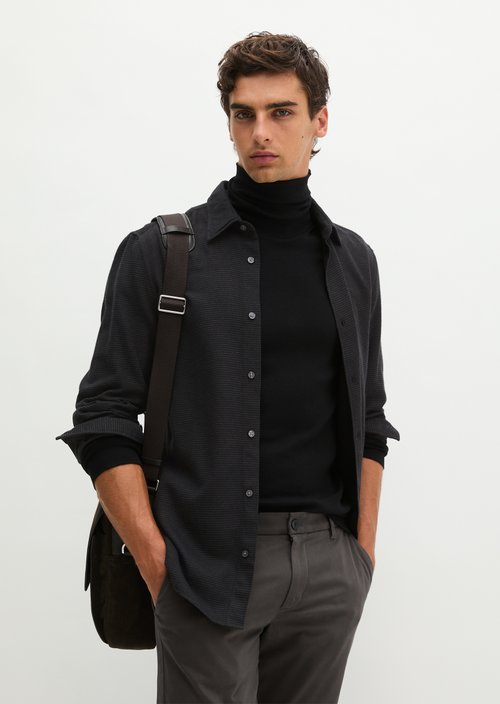 Shirt-shaped — Black