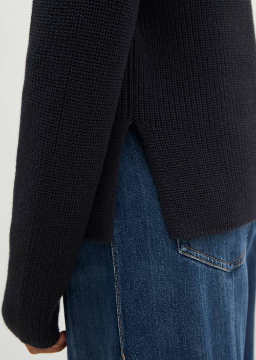 Pullover loose Maritime Blue in Detailansicht