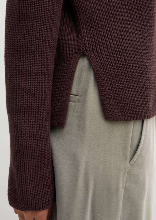 Sweater loose Black Cherry in detail view
