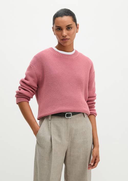 Sweater loose Berry Rose in front view