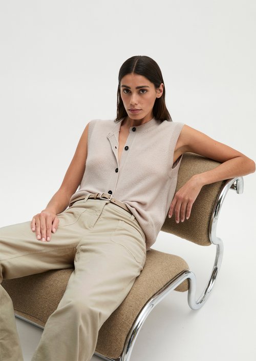 Regular sleeveless cardigan — Natural