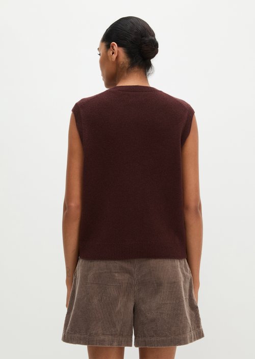 Regular sleeveless cardigan — Black Cherry
