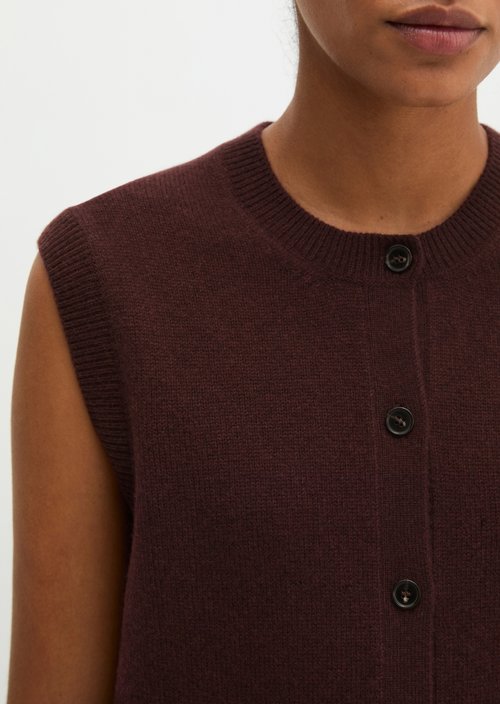 Regular sleeveless cardigan — Black Cherry