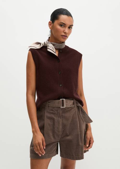 Regular sleeveless cardigan Black Cherry in front view