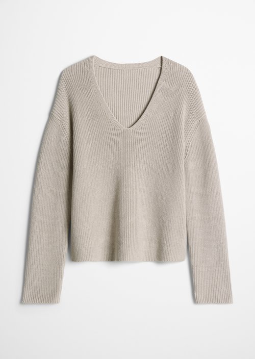 Relaxed V-neck sweater — Natural