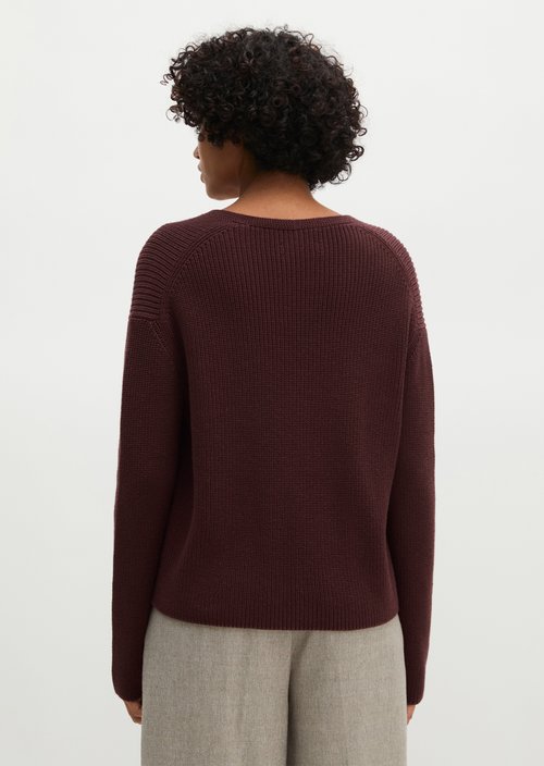 Relaxed V-neck sweater — Black Cherry
