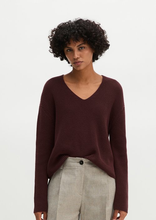 Relaxed V-neck sweater — Black Cherry