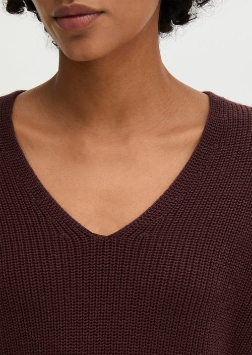 Relaxed V-neck sweater — Black Cherry