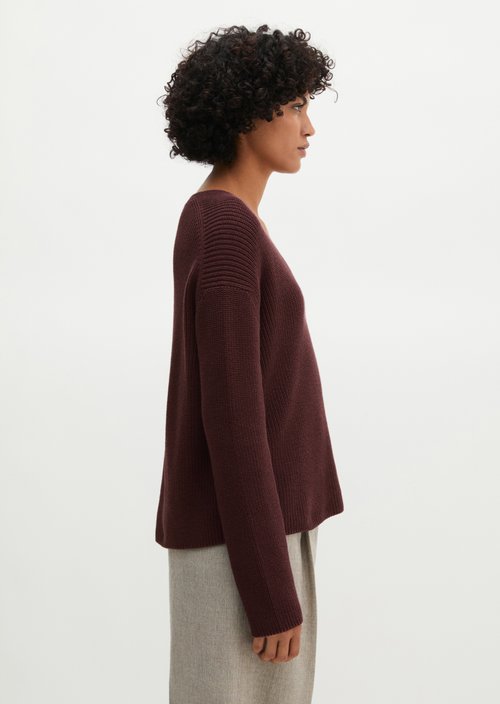 Relaxed V-neck sweater — Black Cherry