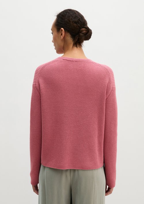 Relaxed V-neck sweater — Berry Rose