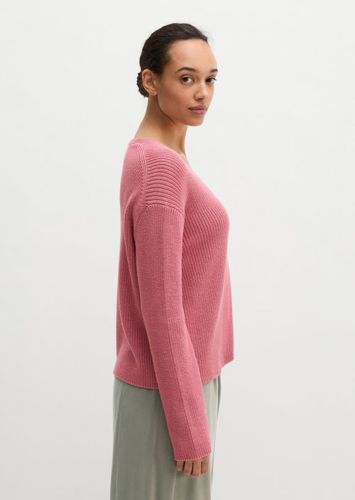 Relaxed V-neck sweater — Berry Rose