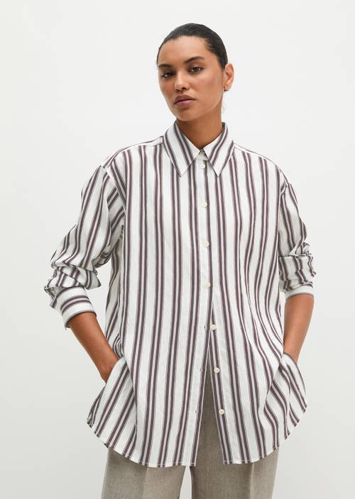 Regular-Fit Striped Shirt Offwhite in front view