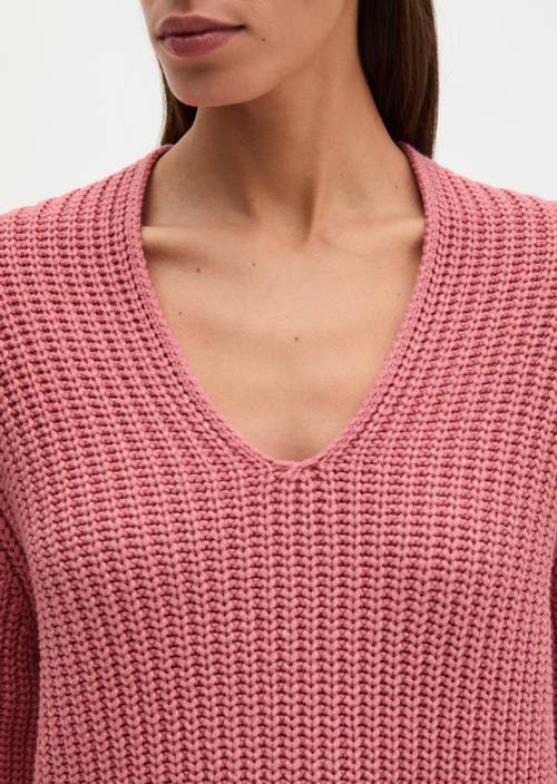 Sweater loose Berry Rose in detail view