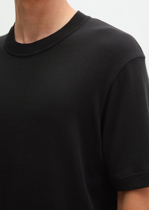 Regular T-shirt — Black