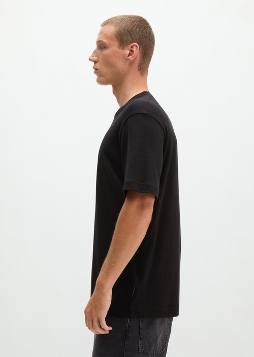 Regular T-shirt — Black